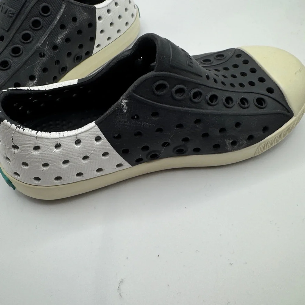 Native Shoes Toddler Size 8 Boys Girls Kids Black and White Water Shoes
